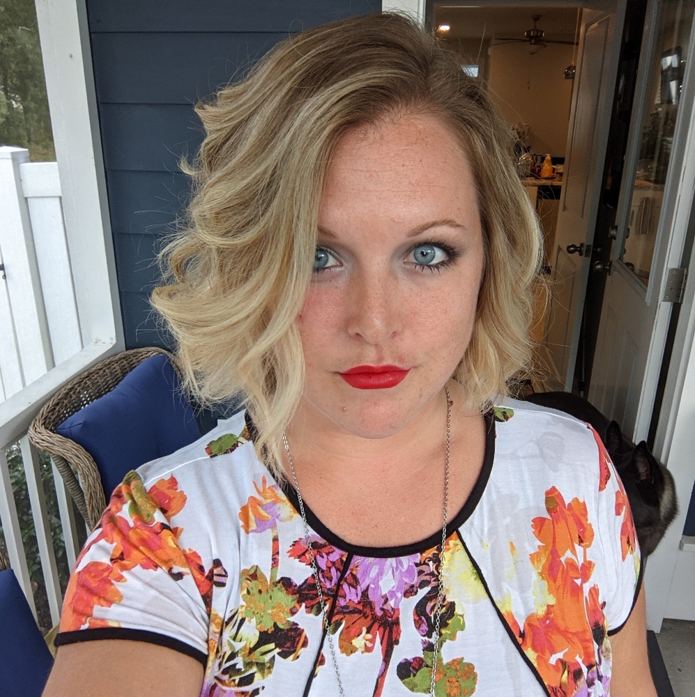 Meet your Posher, Nicole